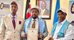 File image of Former Nairobi Governor (middle) at the office of the Registrar of Political Parties.